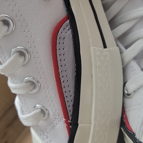 Converse High top Brand new in the box. - Picture 4 of 12